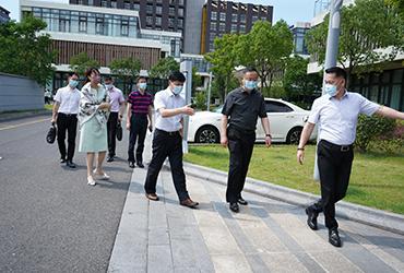 烈日炎炎，領導送信心|閔行區委委員、區人民檢察院黨組書記、檢察長胡春健帶隊赴寶開智能開展大走訪、大排查